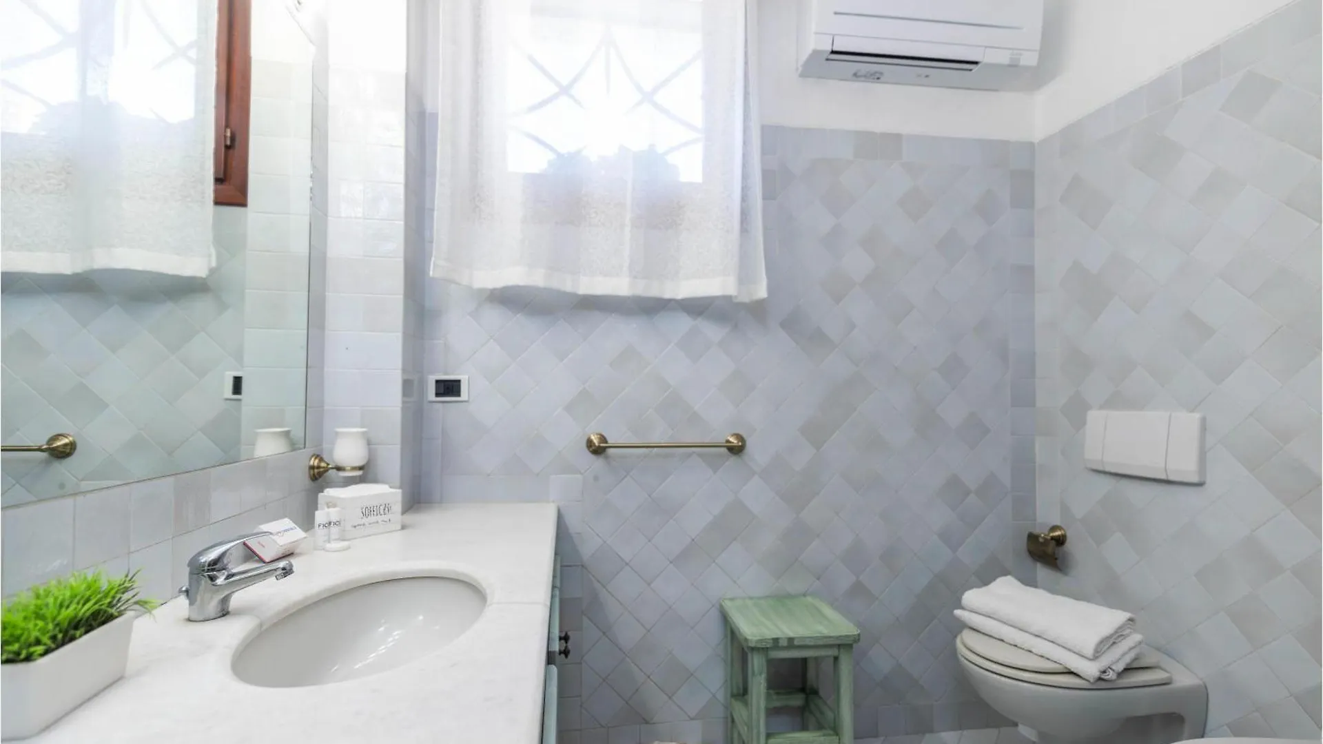 La Sciumara With Beach Access - Happy Rentals Cannigione Itália